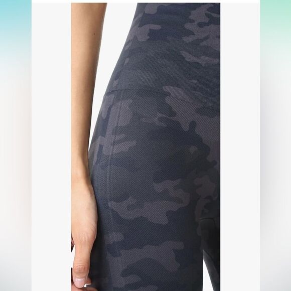SPANX NWT Look at Me Now black camo leggings - m - Picture 5 of 10